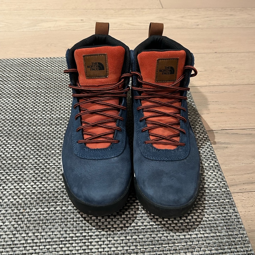 North Face Size 9.5 Men’s Larimer Mid Waterproof Boots